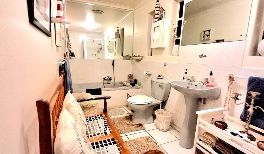 7 Bedroom Property for Sale in Heather Park Western Cape